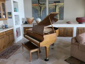 235359 BALDWIN Showroom Baby Piano