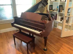 E108827 ESSEX DESIGNED BY STEINWAY AND SONS Baby Piano Legs