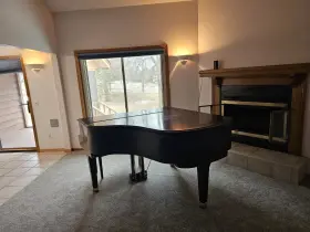 Hamilton Kr8194 Motivated Sellr Grand Piano Ebony Finish 88 Keys 3 Pedals Black