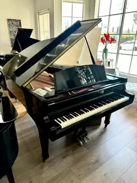 1921148 KAWAI Piano Ebony