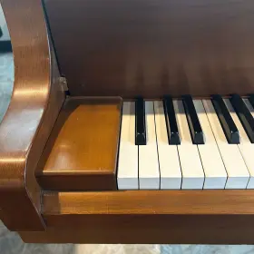 419333 KAWAI Howard Piano #3