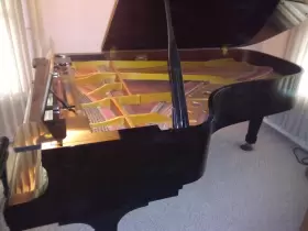 GS-70 KAWAI Ebony Piano