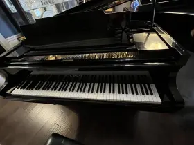 KG-2C KAWAI Piano Ebony High Great Christmas