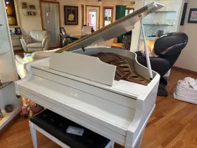 Kimball 987043 Baby Grand Piano White With Bench Excellent Condition