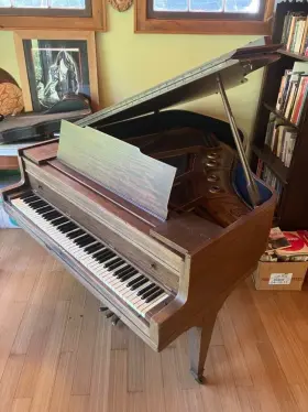 81217 LESTER Baby Piano Philadelphia Mahogany Wood