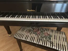 185-C NORDISKA Piano