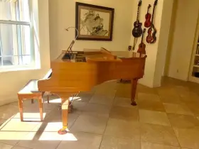 Schafer & Sons 800238 5ft8 Inch Grand Piano