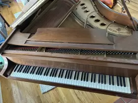 334664 STEINWAY Piano