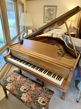Steinway & Sons 319913 And Model S Baby Grand Piano Walnut 1946 Hand Rubbed Finish 88 Keys