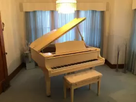 G-452 WURLITZER Piano