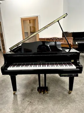 Yamaha 001127 Dgt7 Digital Grand Piano With Player System 4ft10 Inch Polished Ebony