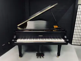 Yamaha 1853171 Model G2 5ft8 Inch Ebony Satin Grand Piano