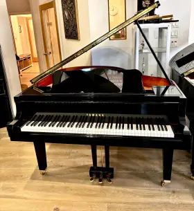 2214950 YAMAHA Ebony Polish Baby Piano