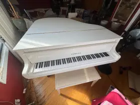 Yamaha 4740010 Gh1 Baby Grand Piano High Gloss White In Excellent Condition