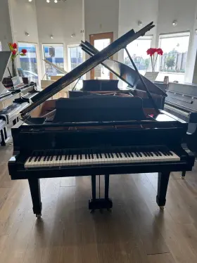5860212 YAMAHA Piano Ebony Polish