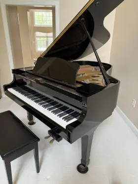 E4100009 YAMAHA Piano