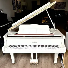 J2293373 YAMAHA Baby Piano