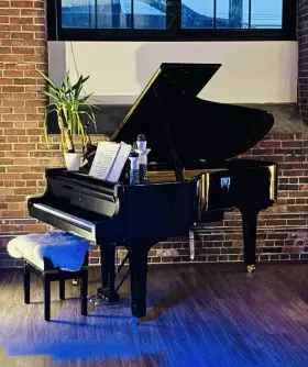 G-213 YOUNG CHANG Piano Semi Concert Rich Tone