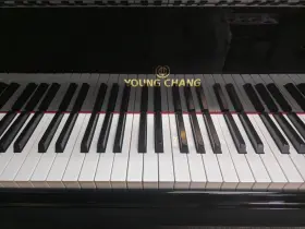 Y-185 YOUNG CHANG Piano